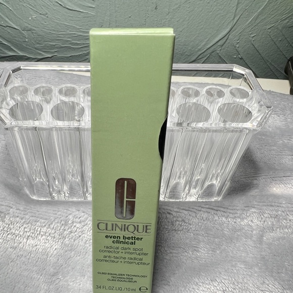 Clinique even better clinical radical dark spot corrector - Picture 1 of 5